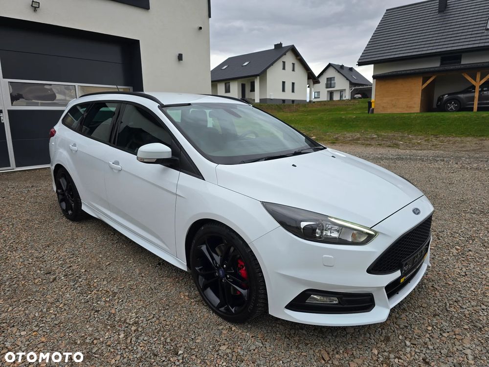 Ford Focus 2.0 EcoBoost ST mit Leder-Exclusiv-Paket - 2