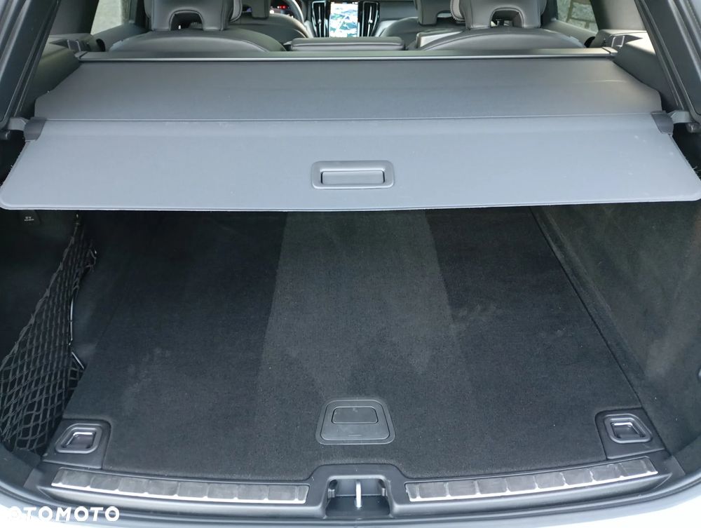 Volvo XC 60 B4 D AWD Ultimate Dark - 36