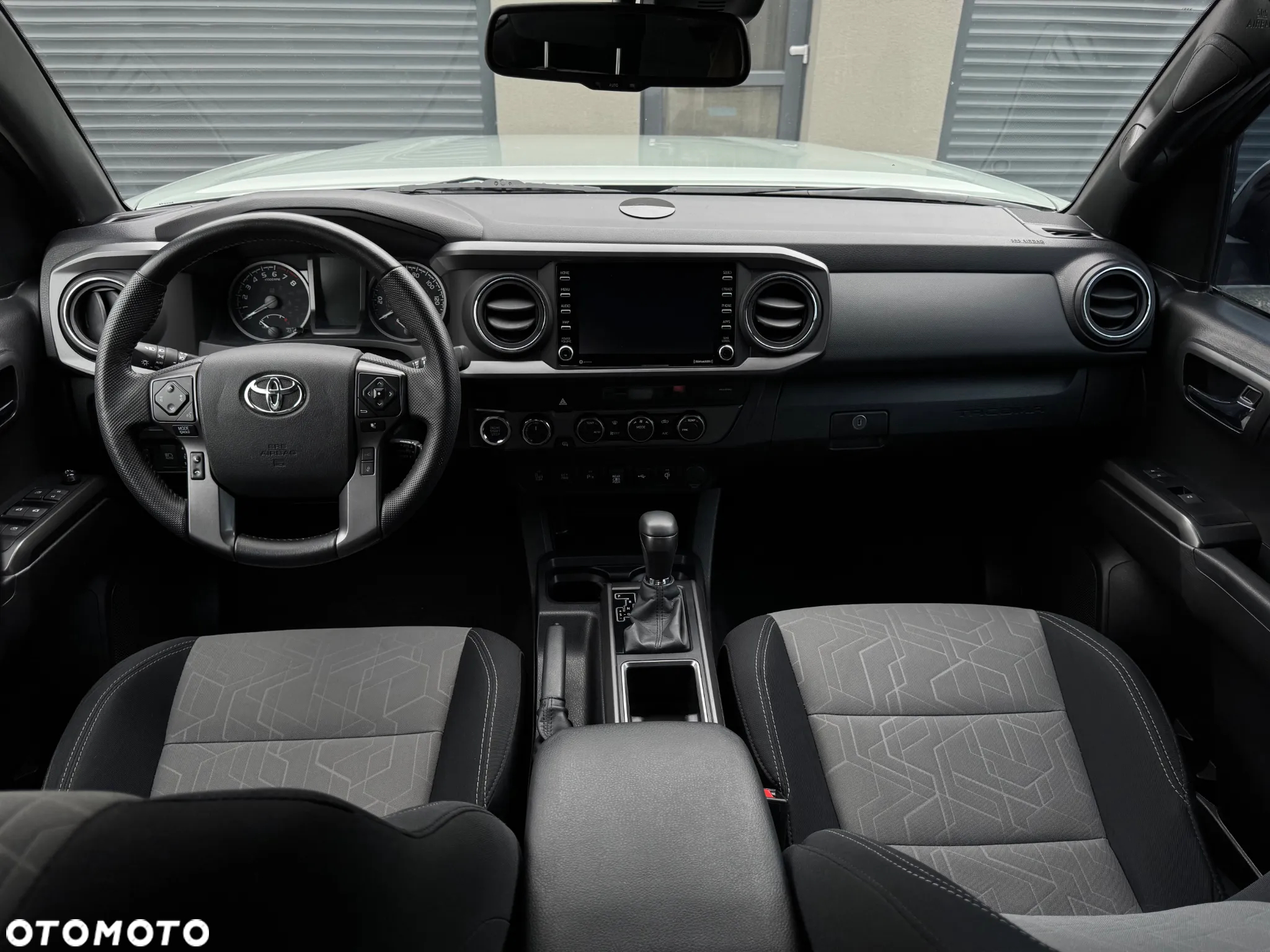 Toyota Tacoma - 11