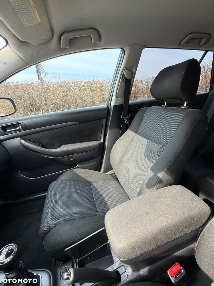 Toyota Avensis - 24