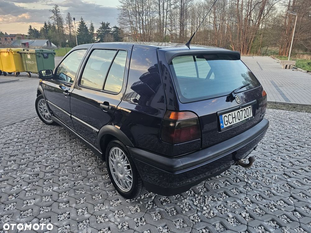 Volkswagen Golf - 6