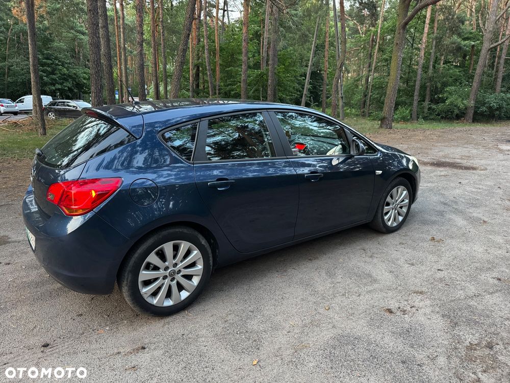 Opel Astra 1.6 - 18