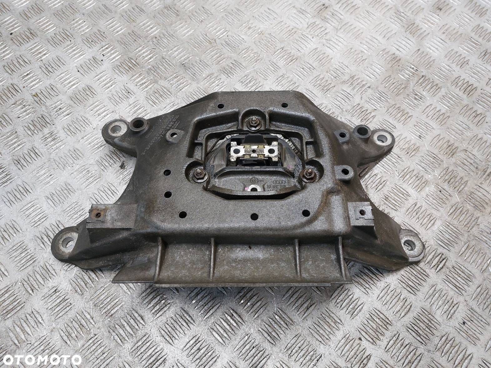 ŁAPA PODPORA PODUSZKA SKRZYNI BIEGÓW AUDI A4 B8 2.0 TDI 8K0399263K - 1