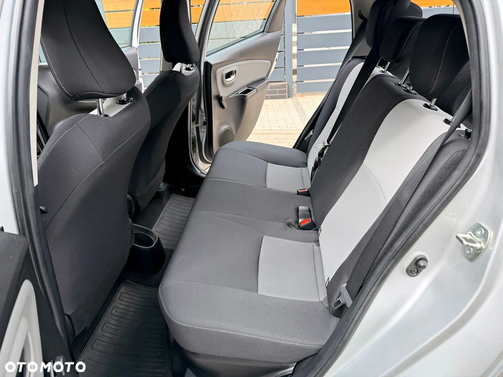 Toyota Yaris Hybrid 100 Sol - 11