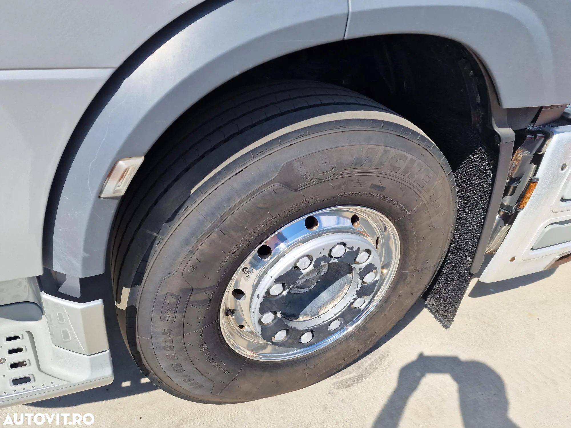 DAF XF 530 6x2, axa liftabila, RETARDER, Super Space 41900 eur+Tva, 12,9l, 2 girofaruri, proiectoare, faruri ceata, Frigider, Aer cond stationare, Anv balon puntea fata, Anv 80% ok, posibilitate leasing 4 ani,  50t cu trailer 3 axe,PROMOTIE 41900 EUR+Tva - 12