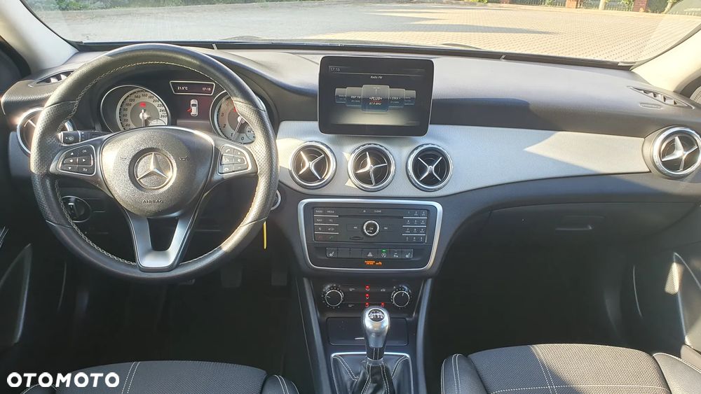 Mercedes-Benz GLA 180 UrbanStyle Edition - 6