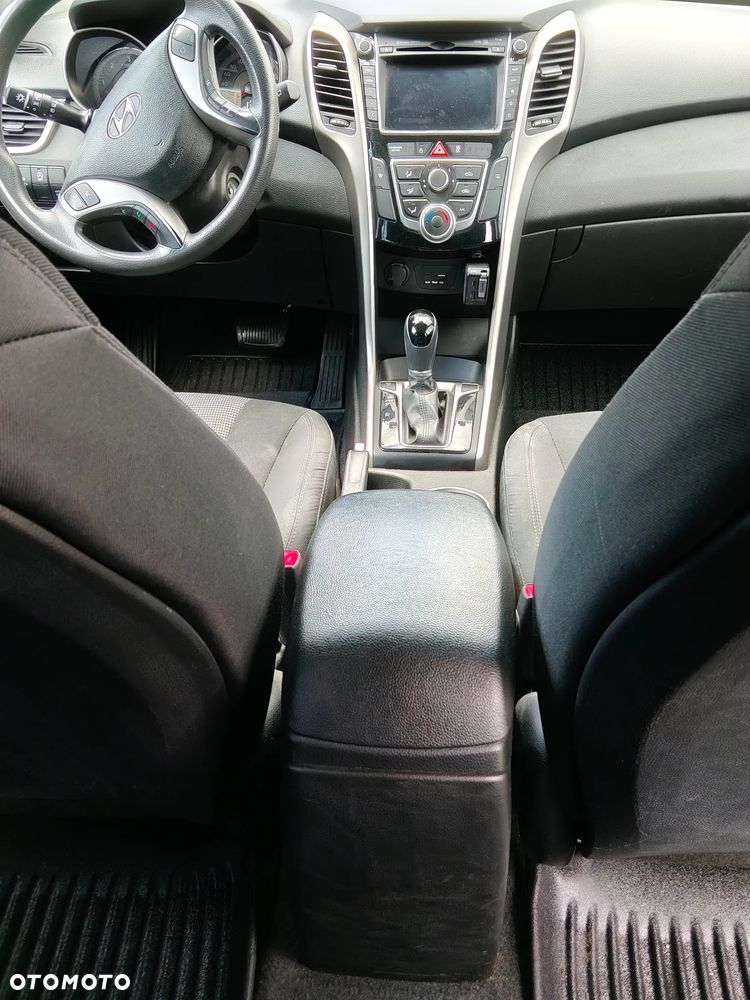 Hyundai i30 1.6 D Classic + DCT - 19
