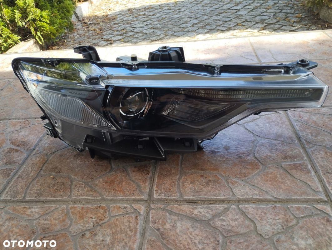 Lampa Xenon Nieskrętny Maserati Levante 670032327 670032328 NOWE ORYGINALNE - 2
