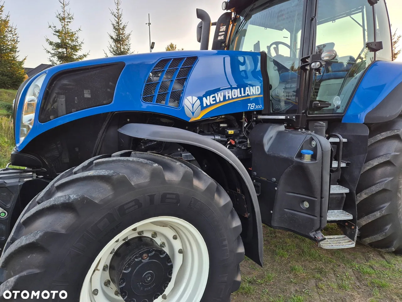 New Holland T8-300 BARDZO ŁADNY Duży traktor GPS - 14
