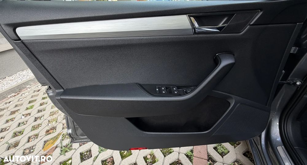 Skoda Superb Combi 2.0 TDI DSG Ambition - 15