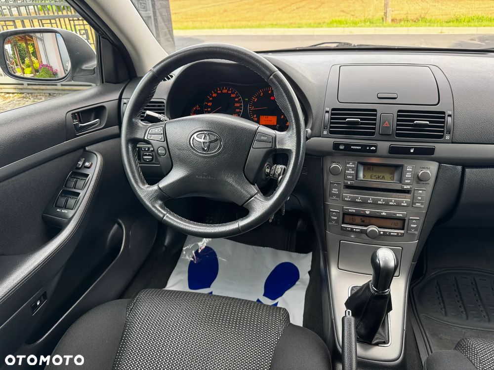Toyota Avensis 1.8 VVT-i Executive - 17