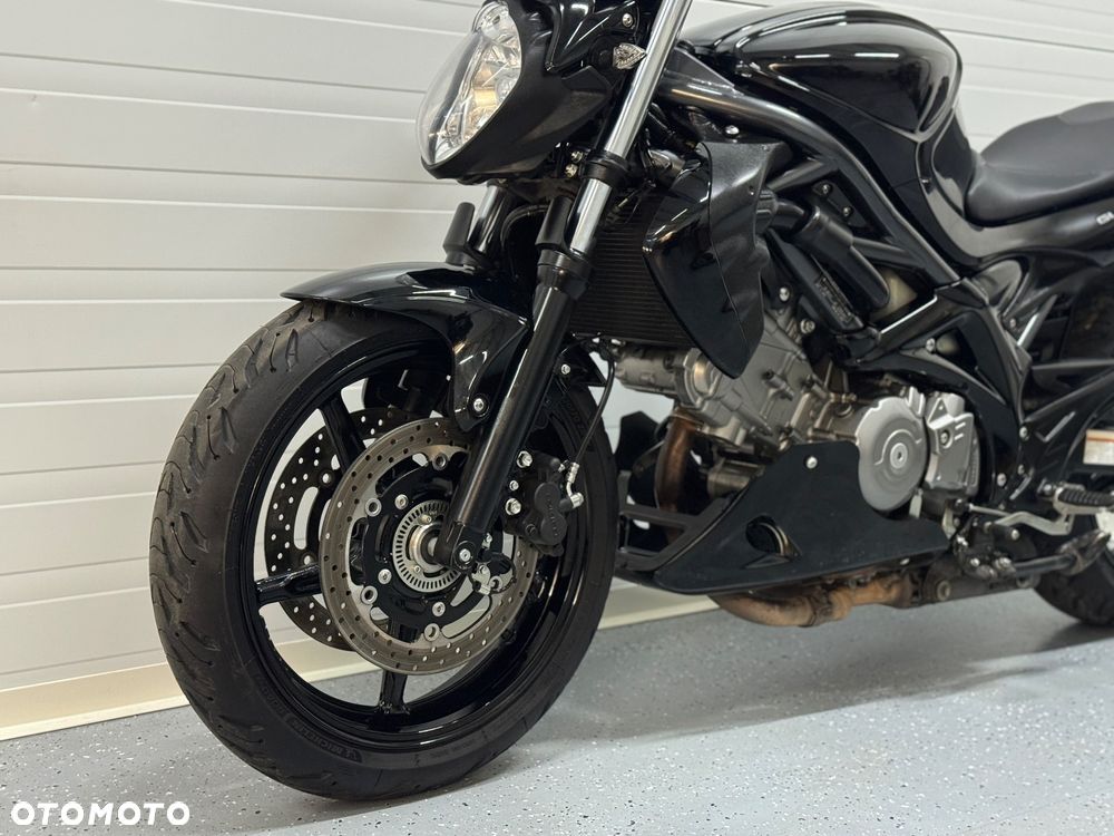 Suzuki Gladius - 13