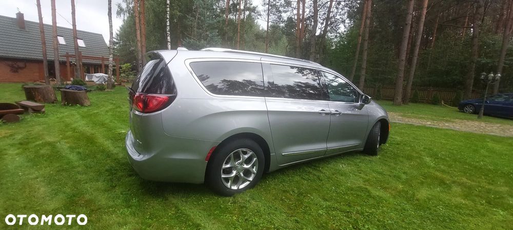 Chrysler Pacifica - 23