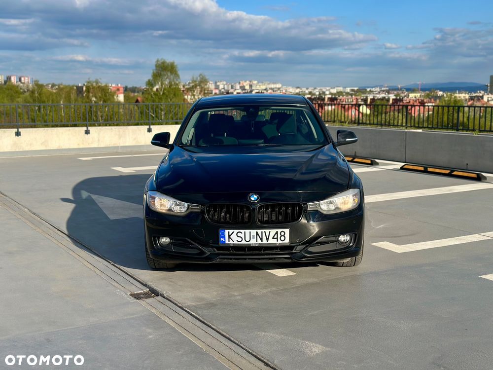 BMW Seria 3 320d DPF Edition Sport - 3