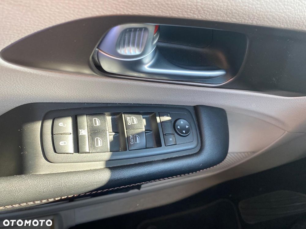 Chrysler Pacifica - 20