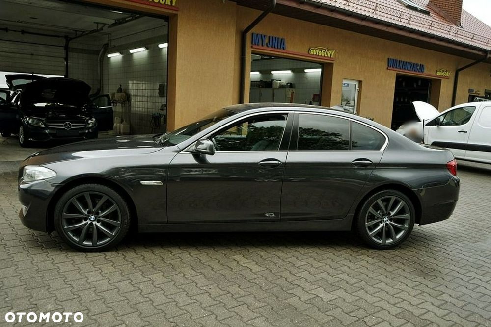 BMW Seria 5 525d - 8