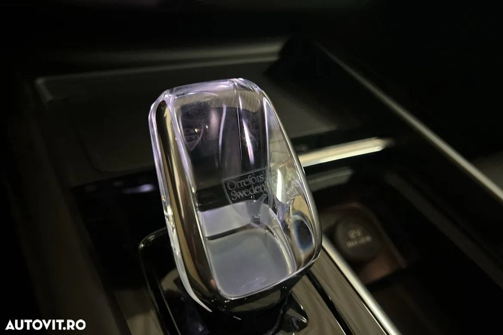 Volvo XC 60 T6 AWD AT PHEV Plus Dark - 19