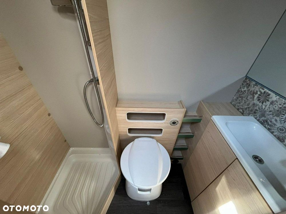 Weinsberg CaraCito 500 QDK - przyczepa z dużą łazienką - 12