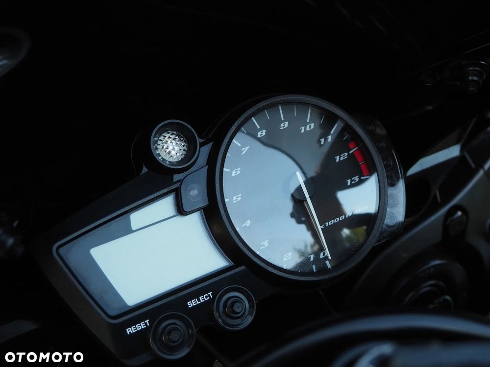 Yamaha R1 - 27
