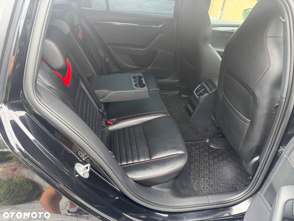 Skoda Octavia 2.0 TDI DSG RS - 19