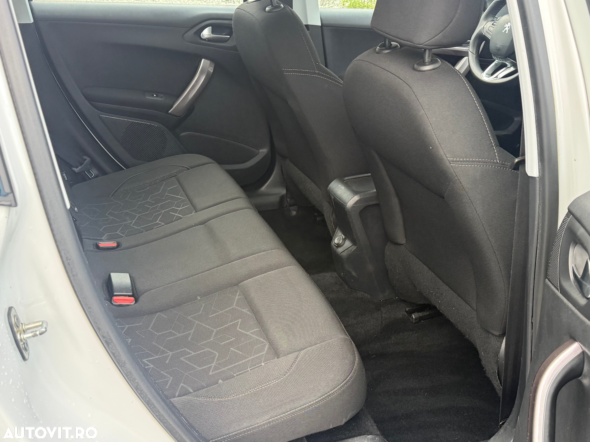 Peugeot 2008 1.2 L PureTech STT Active - 14