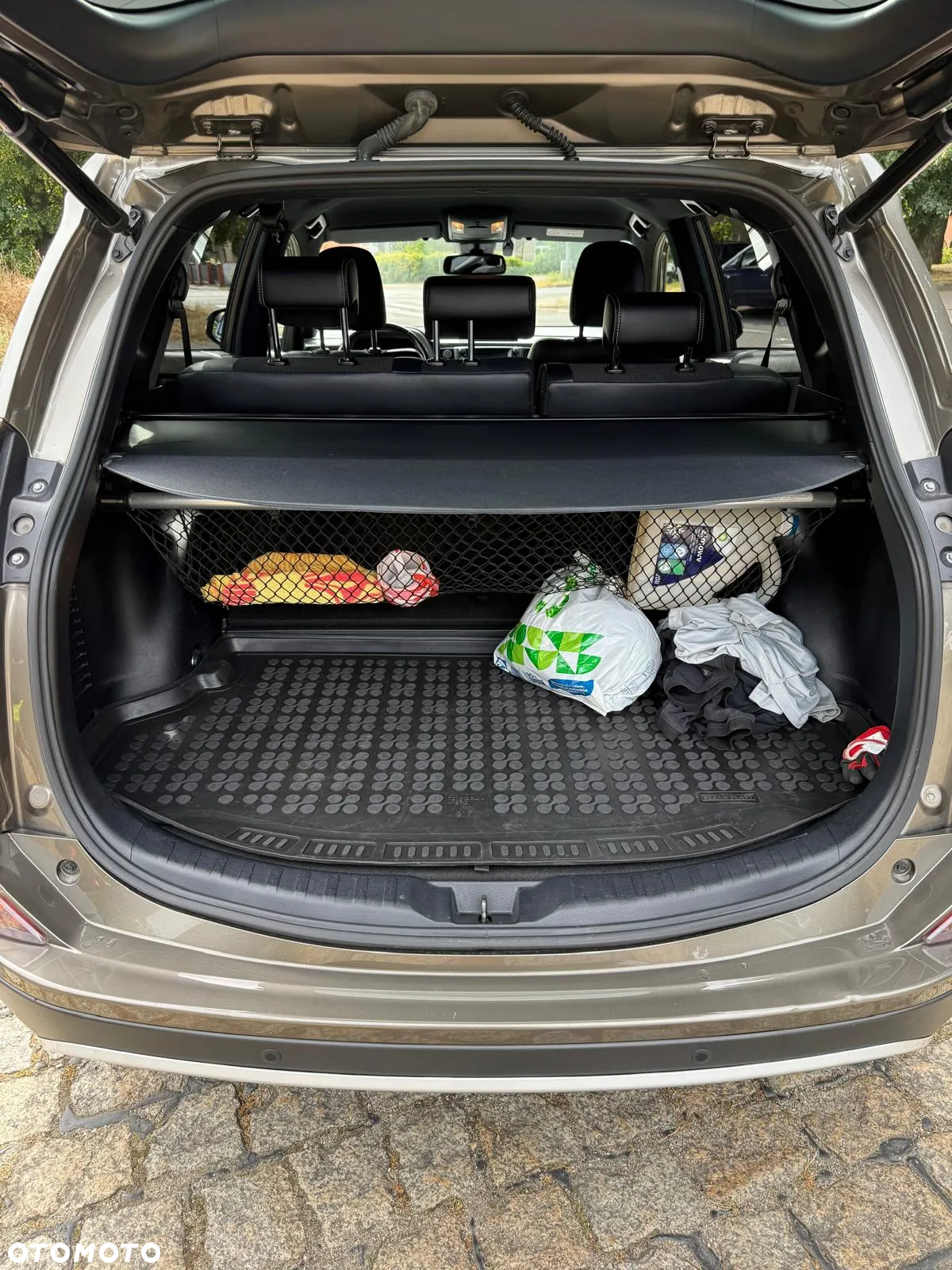 Toyota RAV4 2.5 XLE - 13