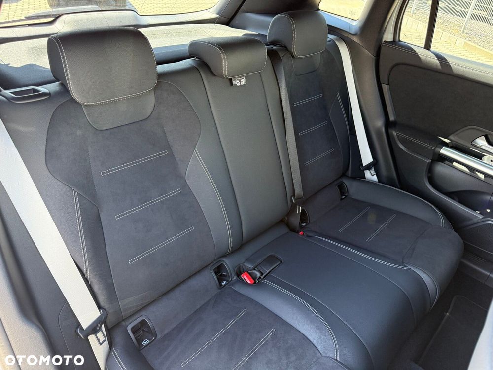 Mercedes-Benz GLA 200 AMG Line - 32