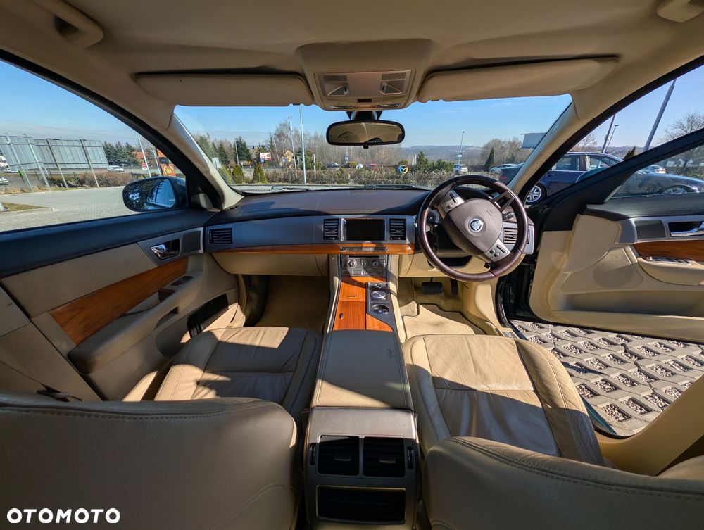 Jaguar XF 2.7 V6 D Luxury - 14