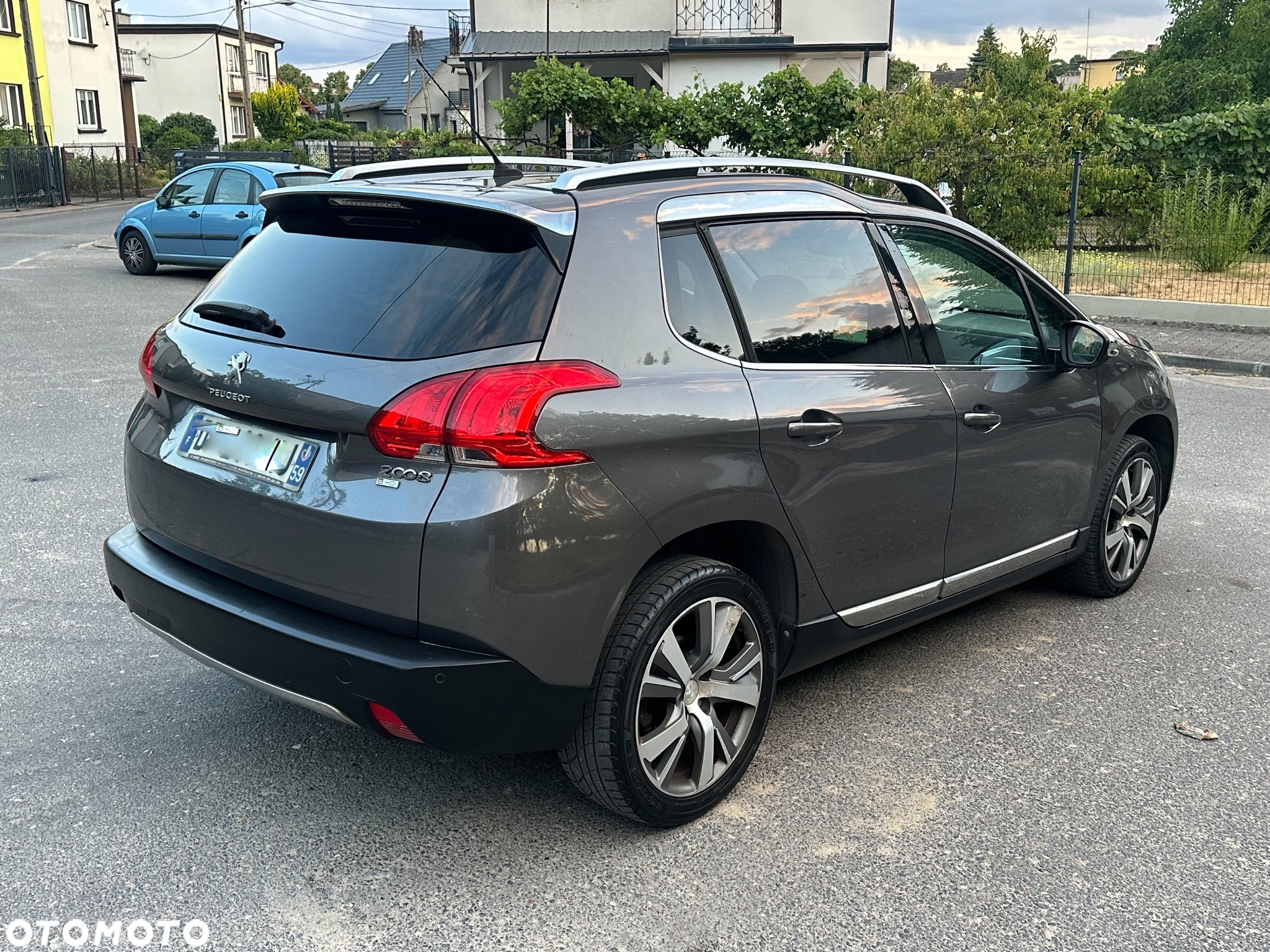Peugeot 2008 1.6 e-HDi Allure S&S - 3