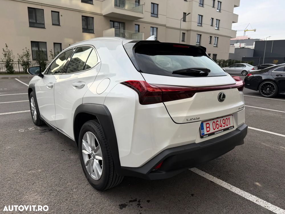 Lexus UX 250h FWD Business - 6