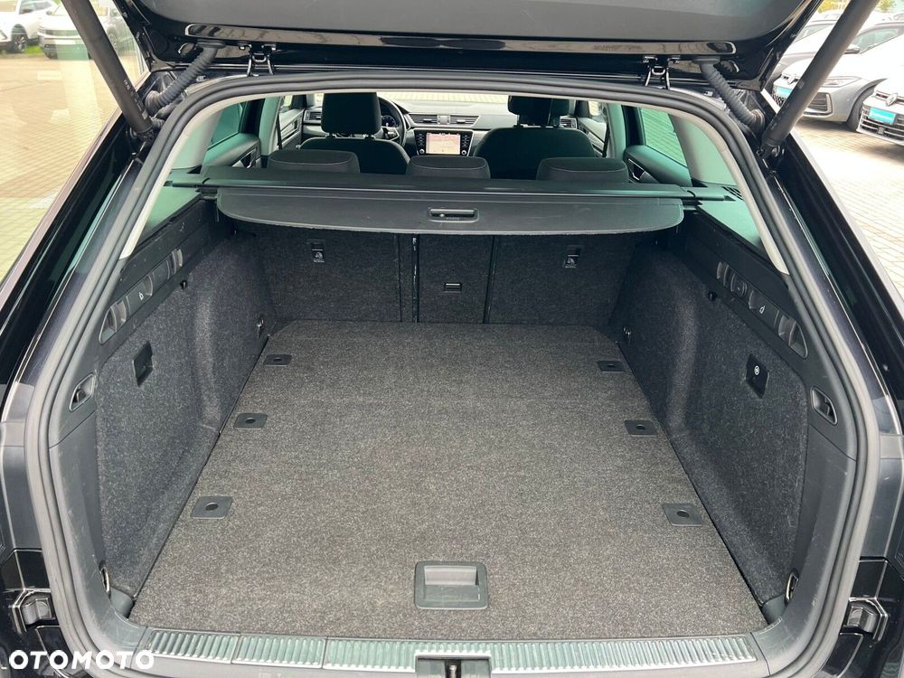 Skoda Superb 2.0 TDI SCR Style DSG - 32