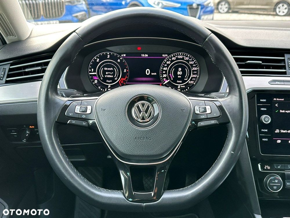 Volkswagen Passat - 26