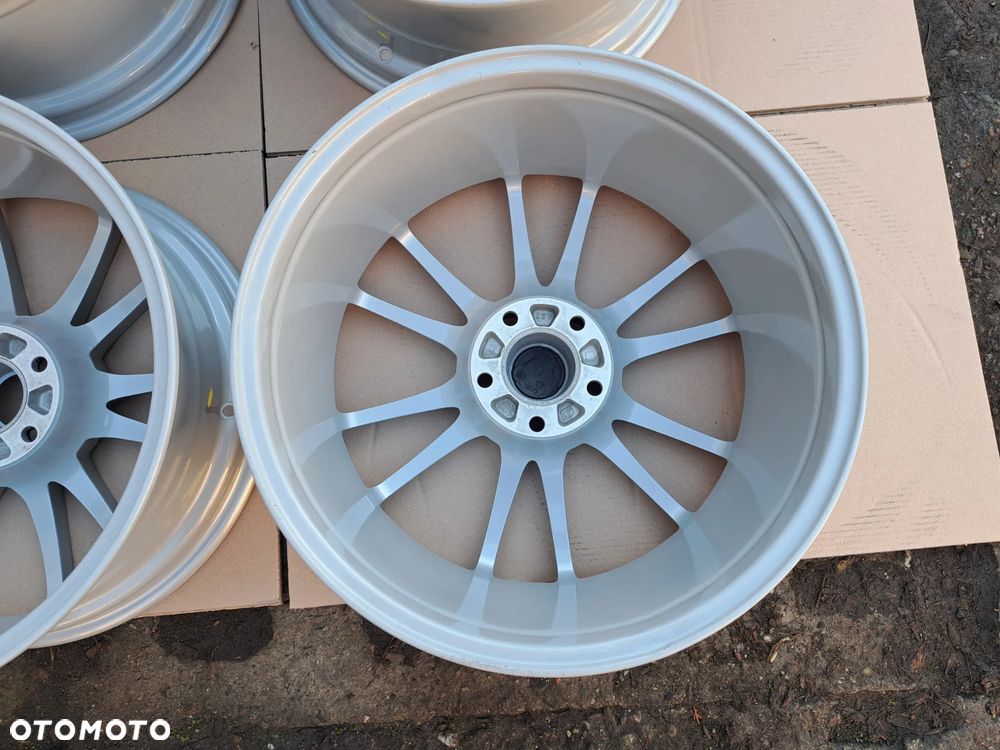 OZ O.Z Racing Ultraleggera 19 8j et35 BMW 1 3 5 E90 E91 F30 F31 F10 5x120 - 9