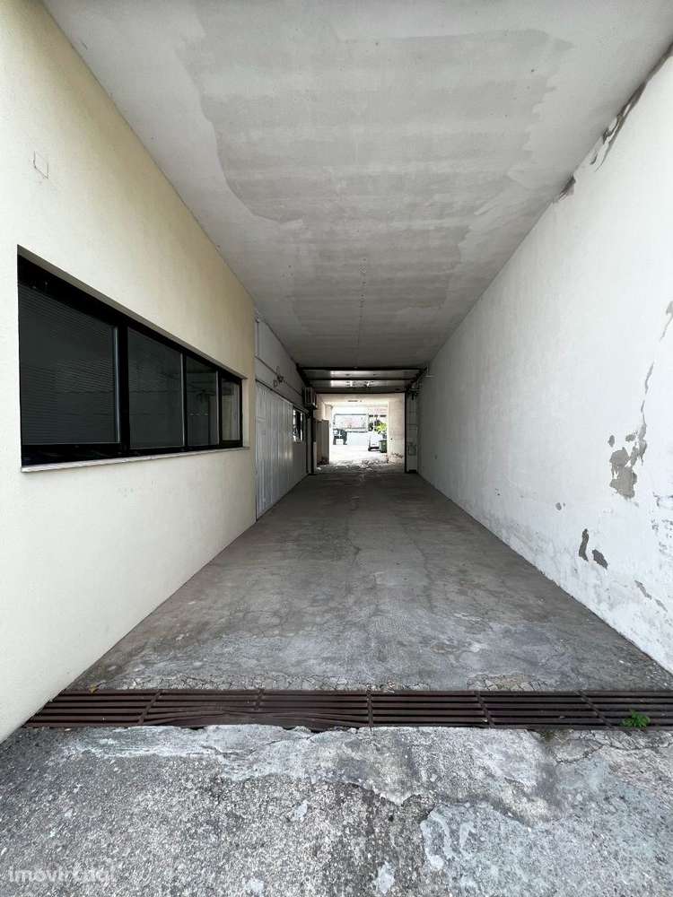 Escritórios com armazém e logradouro - Grande imagem: 4/22