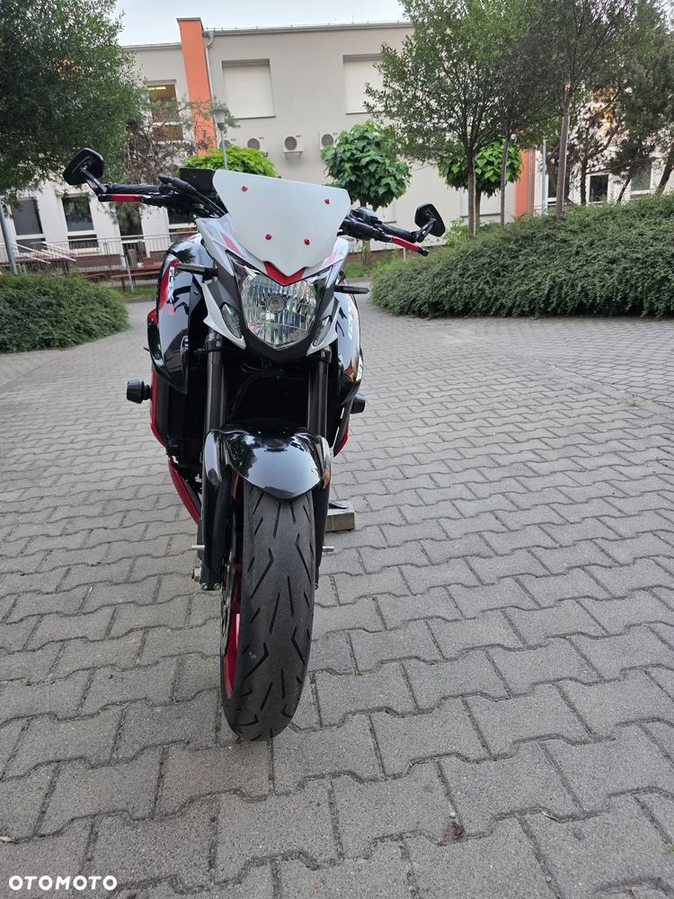 Suzuki GSX - 6