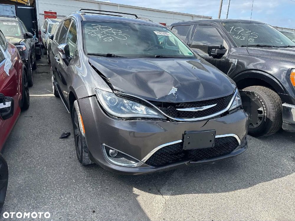 Chrysler Pacifica - 6