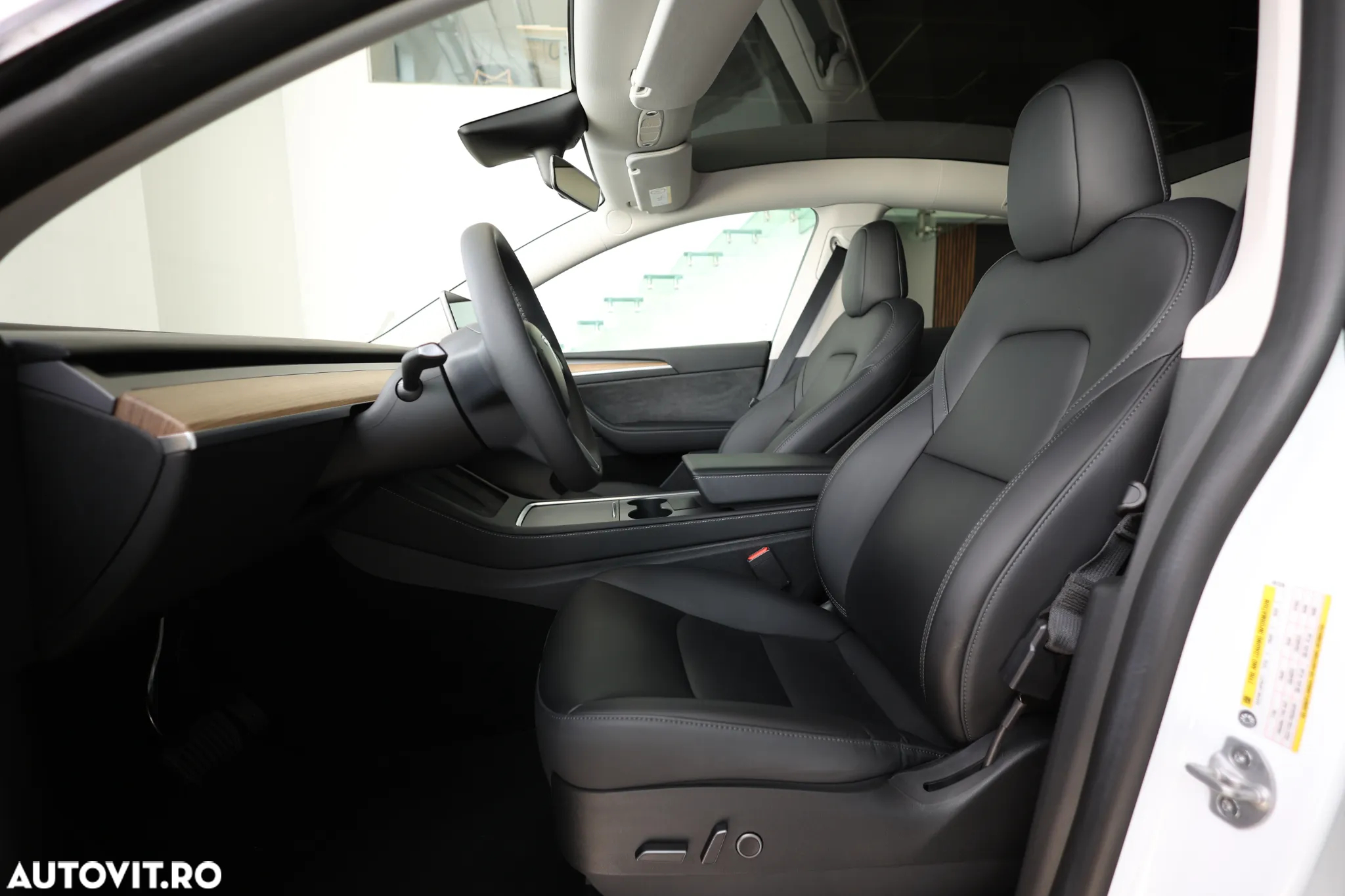 Tesla Model Y Long Range Dual Motor AWD - 12