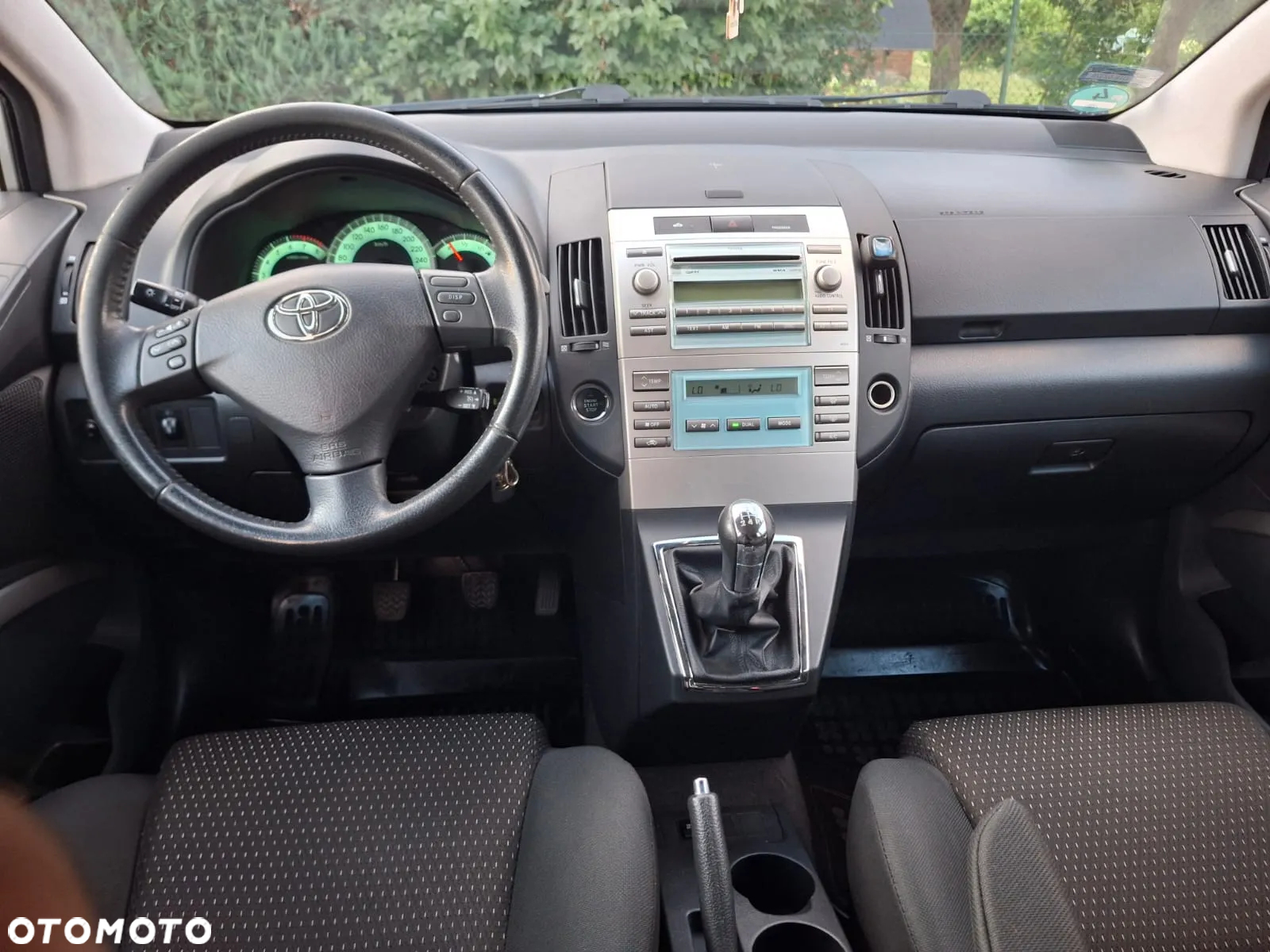 Toyota Corolla Verso 1.8 Premium + - 15