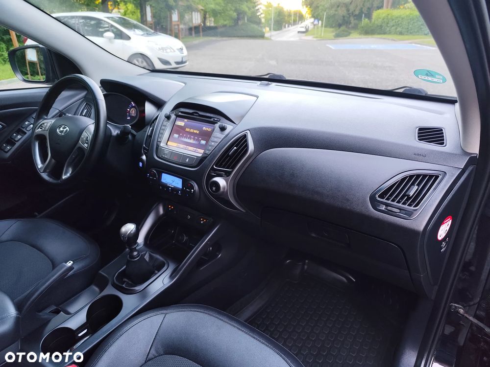 Hyundai ix35 1.7 CRDi 2WD blue Finale Gold - 19