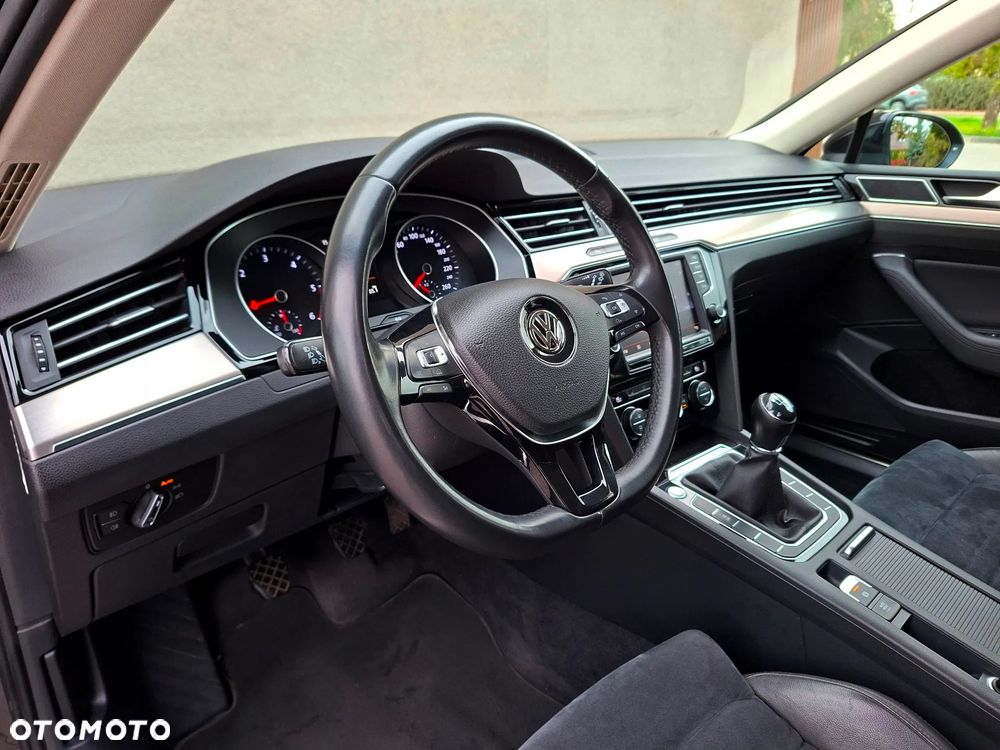 Volkswagen Passat 2.0 TDI (BlueMotion Technology) Highline - 35