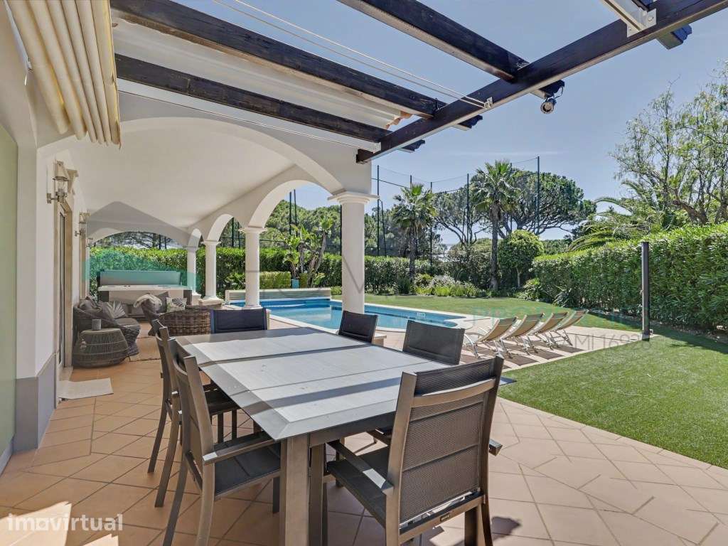 Prestigiada Moradia Familiar T5 - Coração do Golfe de Vila Sol - Grande imagem: 5/60