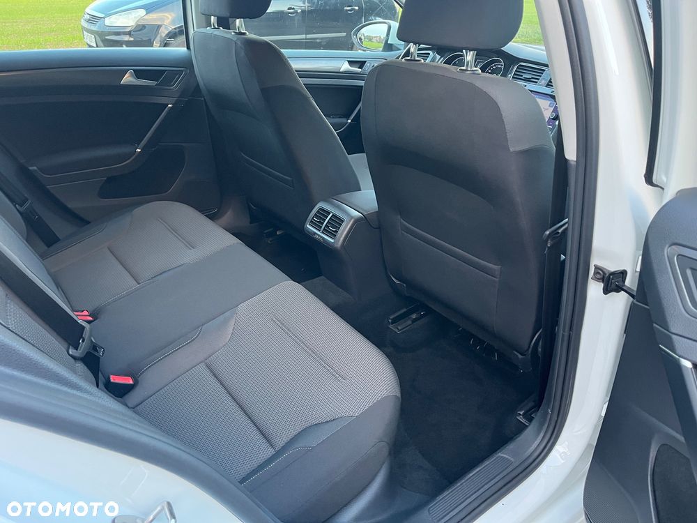 Volkswagen Golf - 31