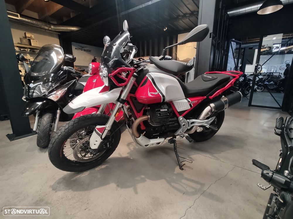 Moto Guzzi V85 TT - 1