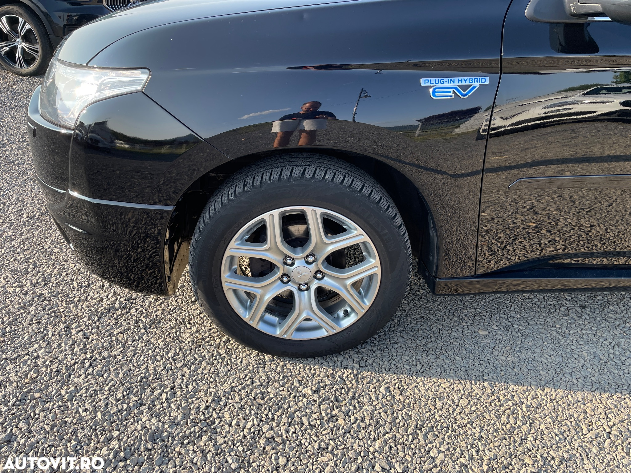Mitsubishi Outlander 2.0 4WD Plug-In Hybrid - 16