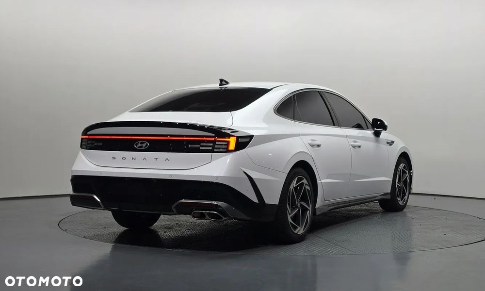 Hyundai Sonata - 4