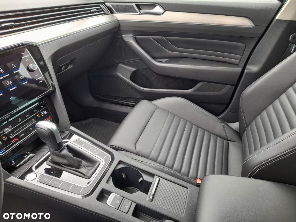 Volkswagen Passat - 25