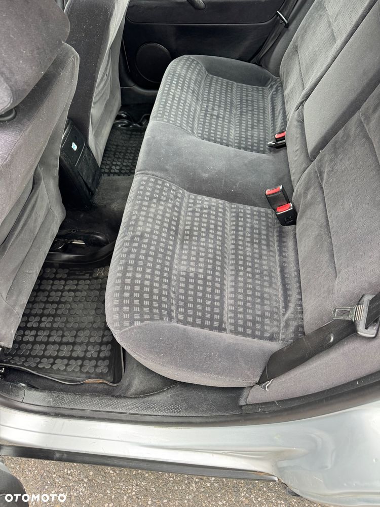 Volkswagen Passat 1.9 TDI Comfortline - 7