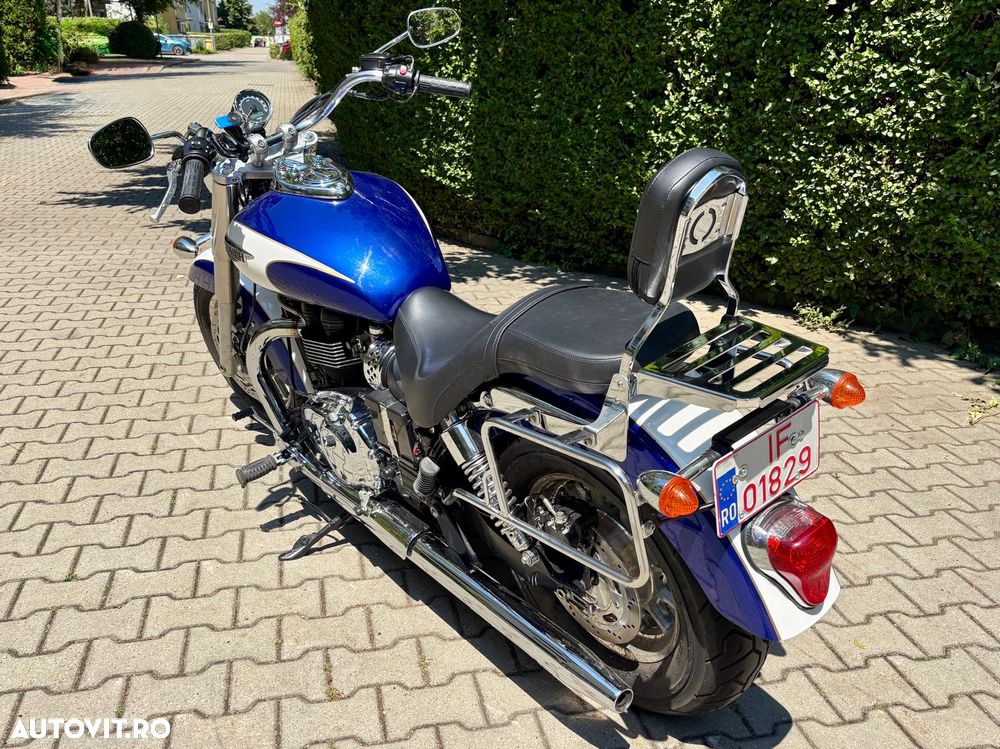 Triumph Bonneville - 13