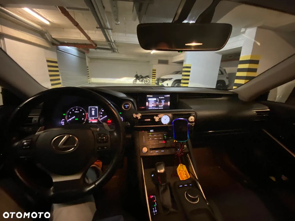 Lexus IS 300h Elegance - 6