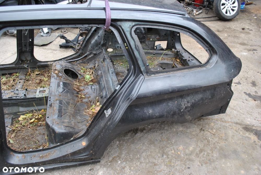 Tył dupa z dachem BMW F11 - 1